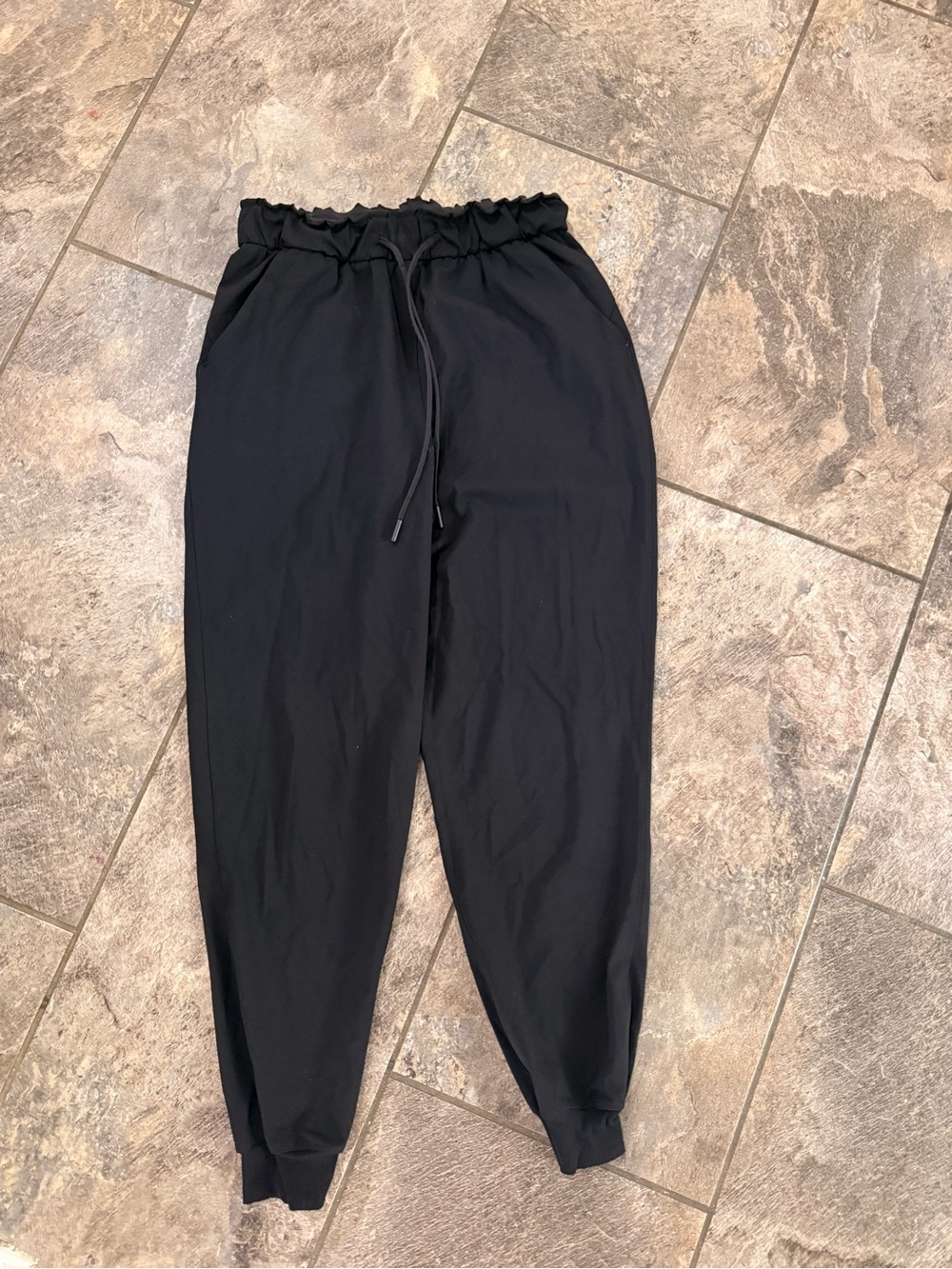 Black Lululemon Keep Moving Joggers size 6, 26” inseam